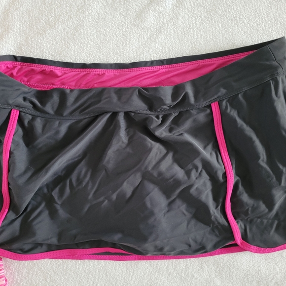 Free Country 2 piece tanking swimsuit. - Picture 3 of 5